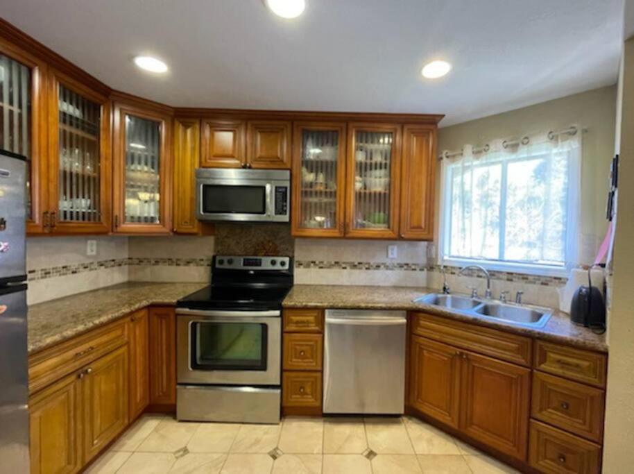 סאניוייל Spacious 2 Bedroom 2 Bath Condo In The Heart Of Silicon Valley מראה חיצוני תמונה